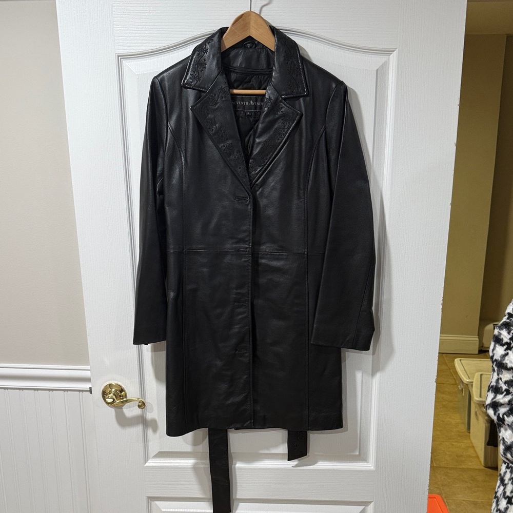Sleek Black Leather Women's Jacket